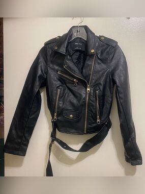 Sinsay Womens Black Faux Leather Crop Biker Jacket With Belt XS 32” Gold Zippers